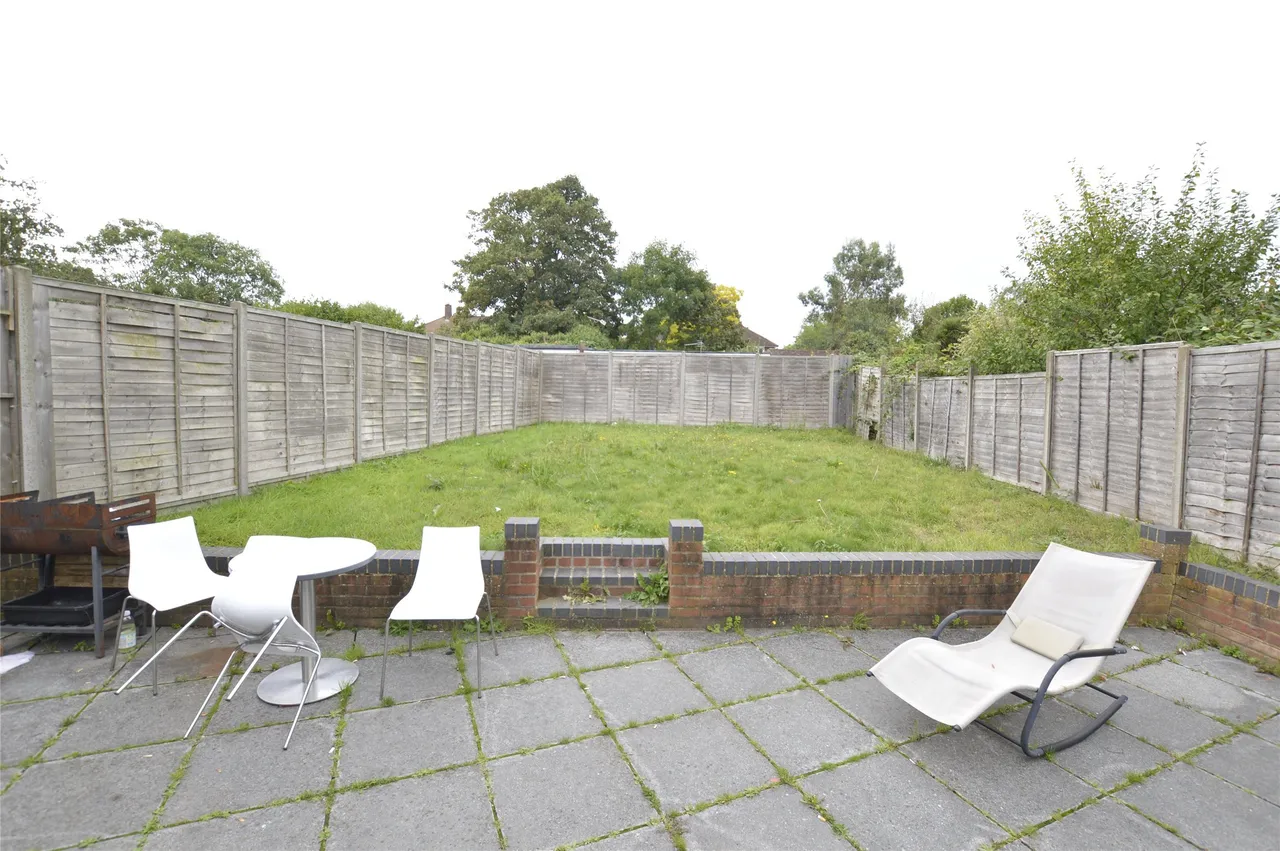 Stewart Close, Kingsbury, NW9 8AJ, photo 2