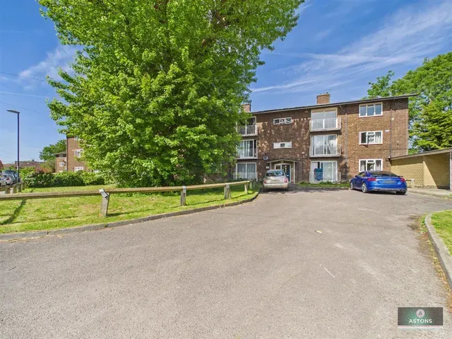 2 bed flat for sale — Oak Way, Northgate