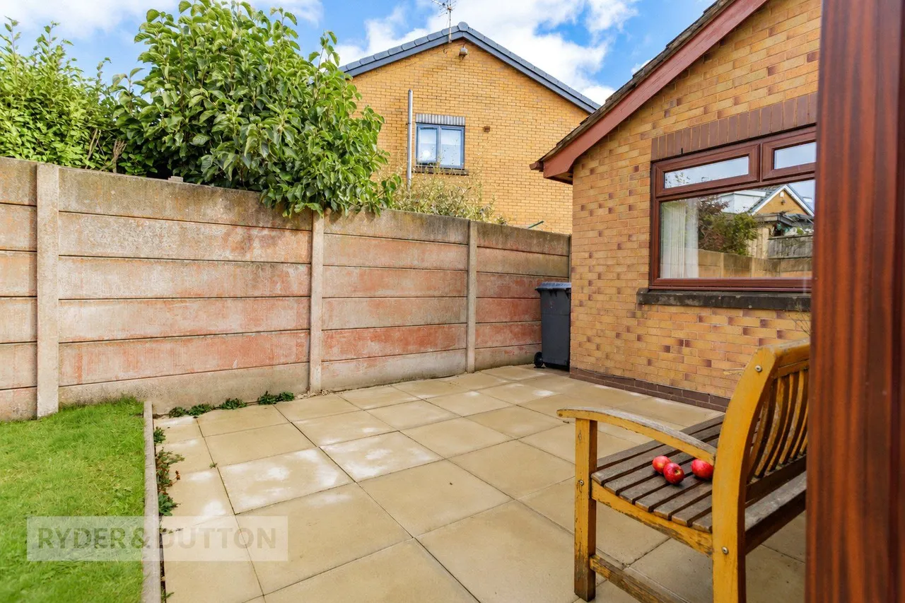Astbury Close, Springhead, OL4, photo 18