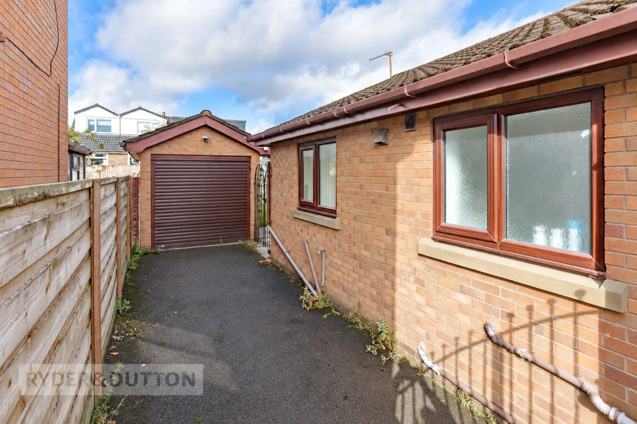 Astbury Close, Springhead, OL4, photo 19