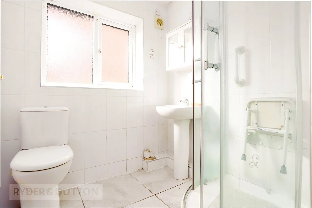 Astbury Close, Springhead, OL4, photo 12