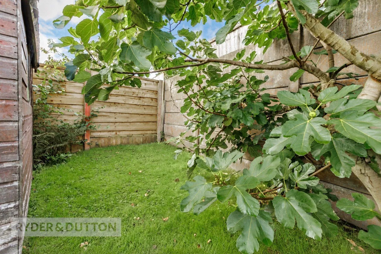 Astbury Close, Springhead, OL4, photo 17
