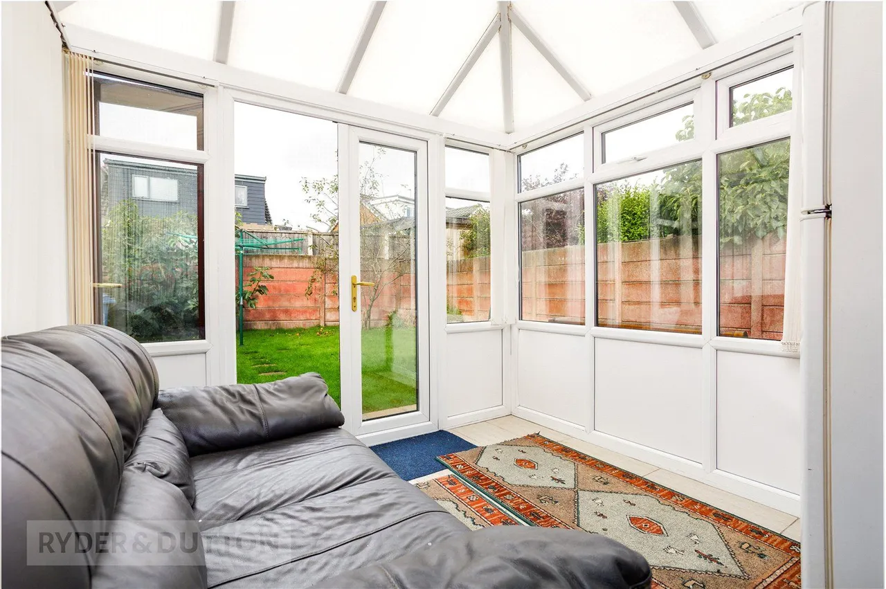 Astbury Close, Springhead, OL4, photo 11