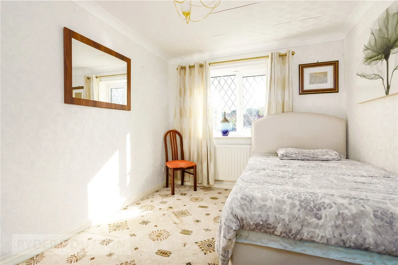 Astbury Close, Springhead, OL4, photo 9