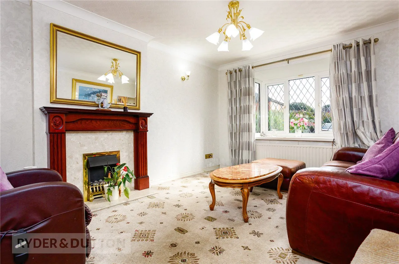 Astbury Close, Springhead, OL4, photo 5