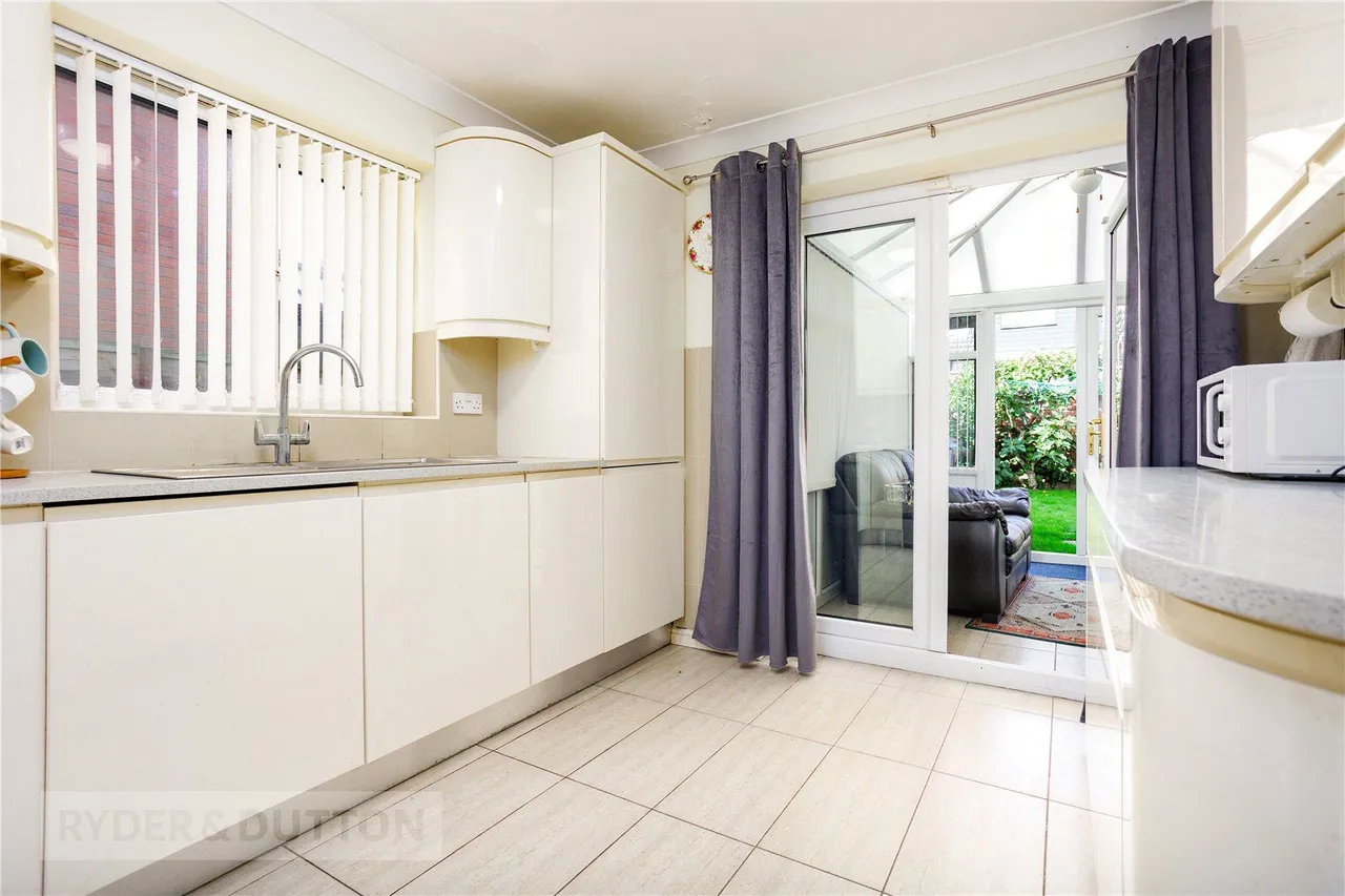 Astbury Close, Springhead, OL4, photo 4