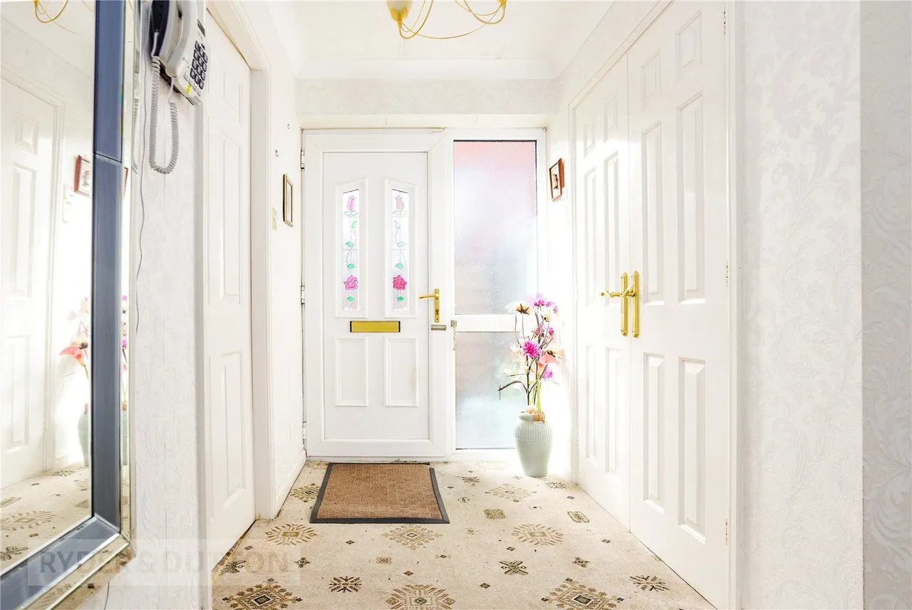 Astbury Close, Springhead, OL4, photo 13
