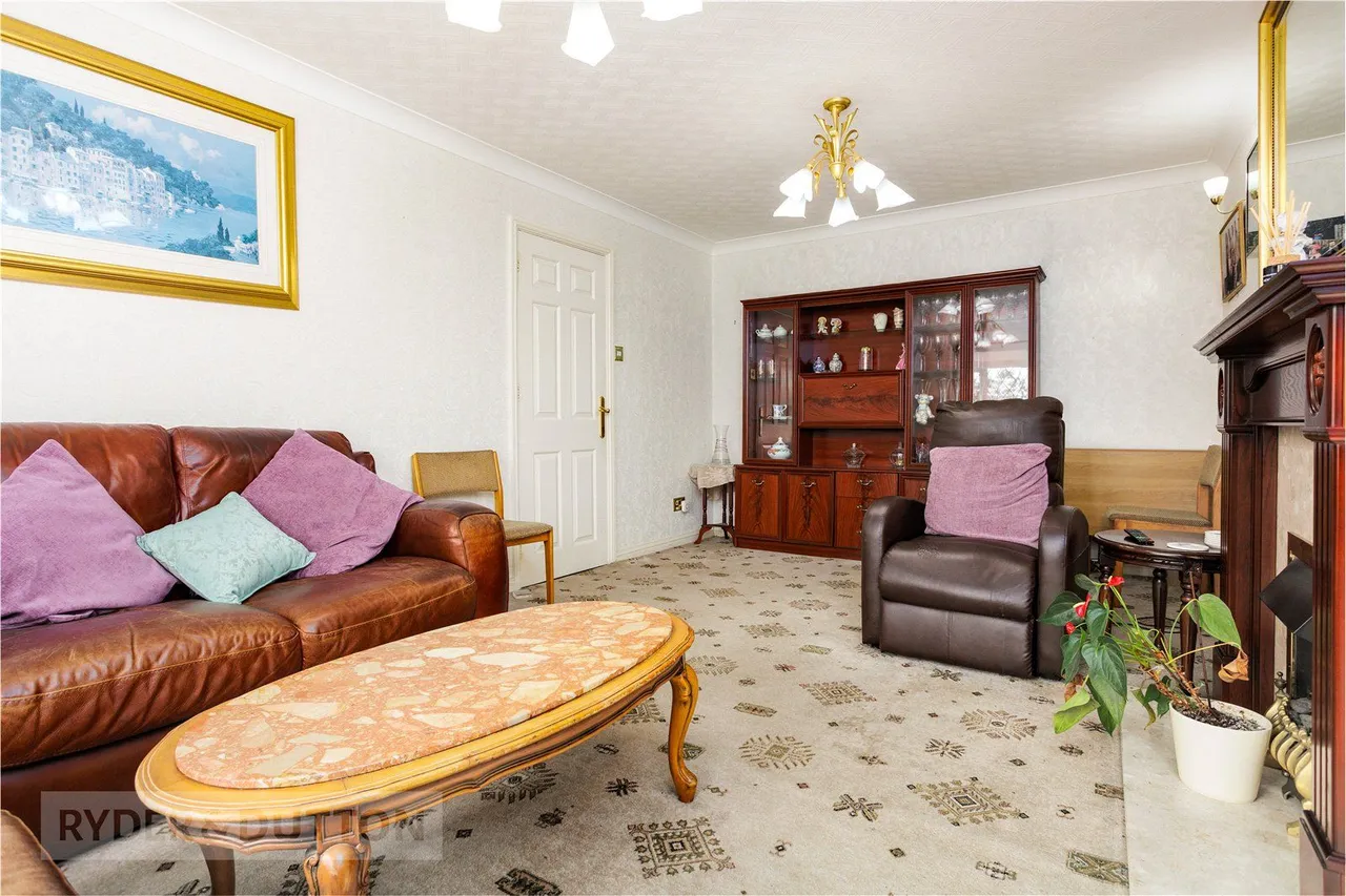 Astbury Close, Springhead, OL4, photo 6