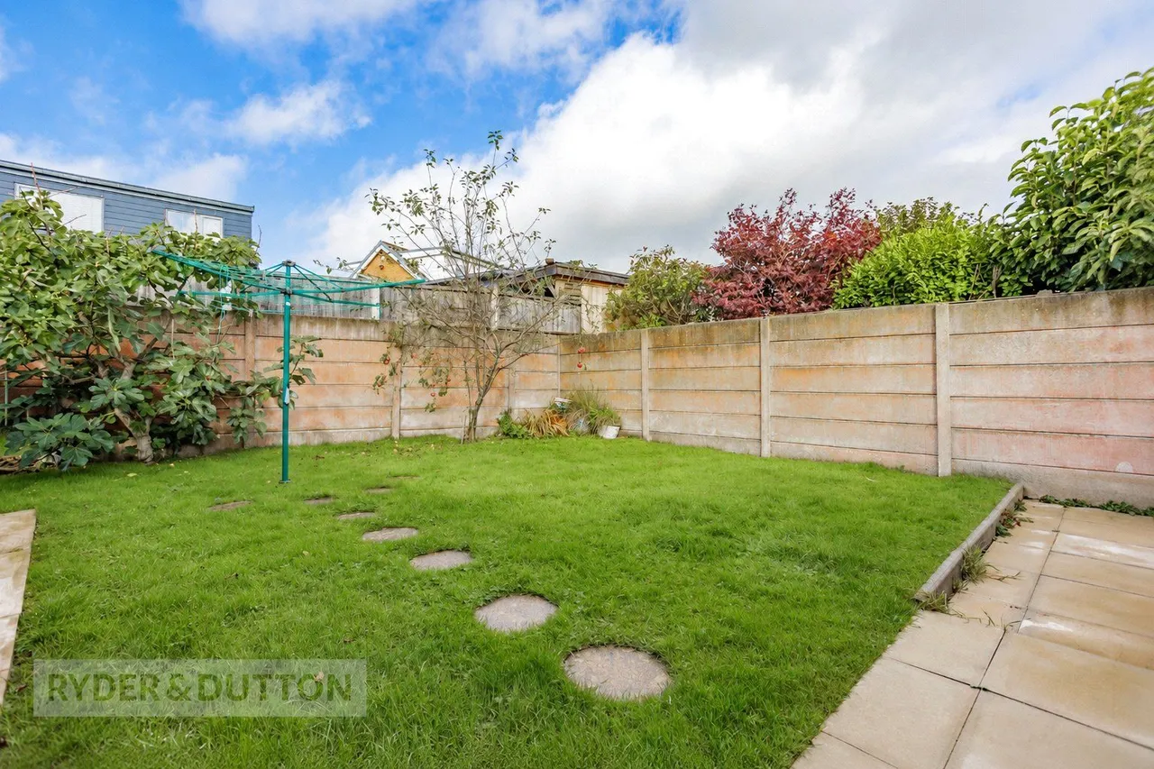Astbury Close, Springhead, OL4, photo 14
