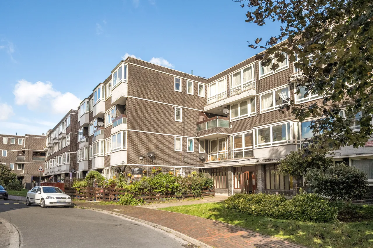 2 bed flat for sale — 43 Longland Court, Rolls Road, London