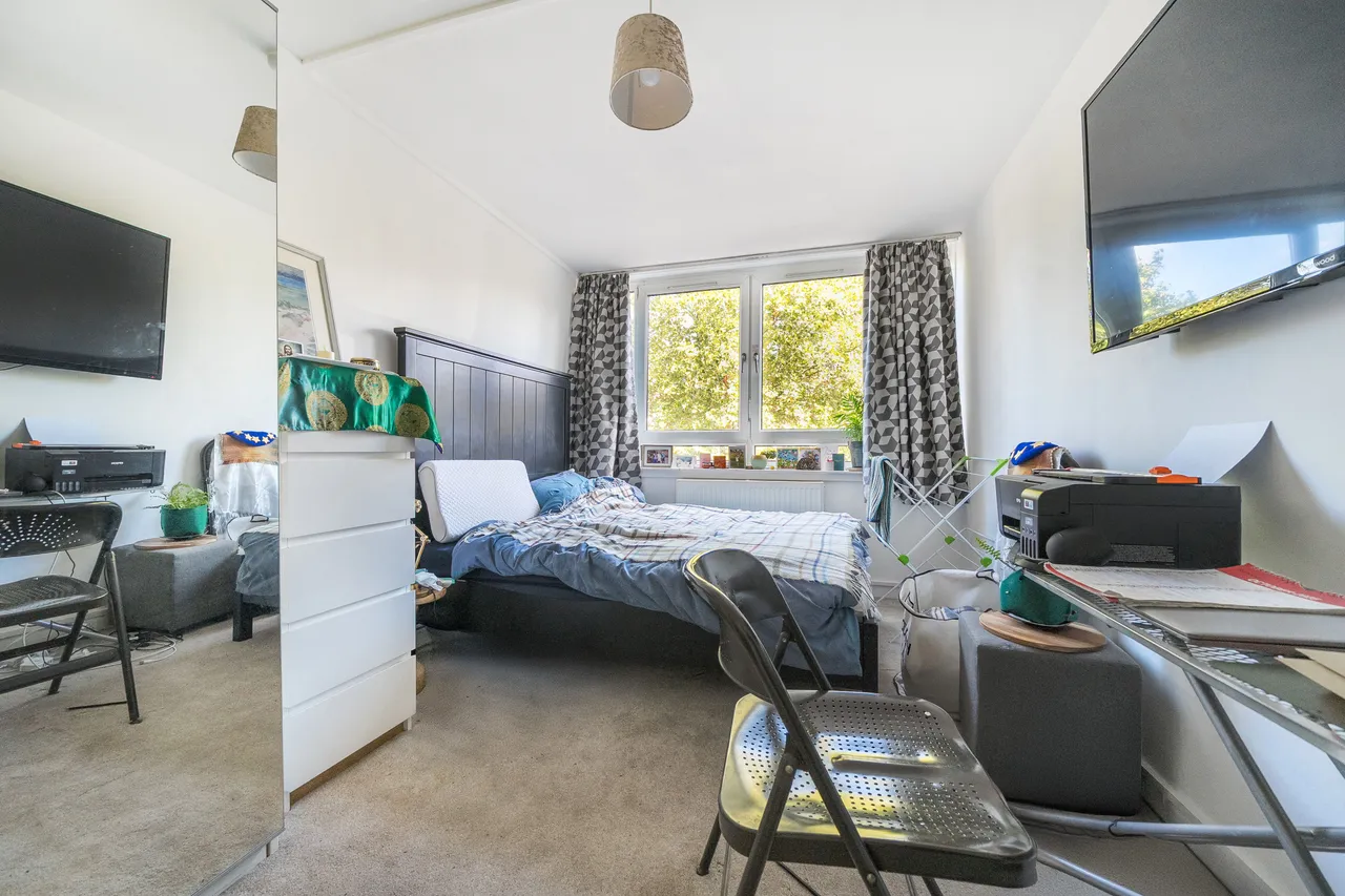 43 Longland Court, Rolls Road, London, photo 2