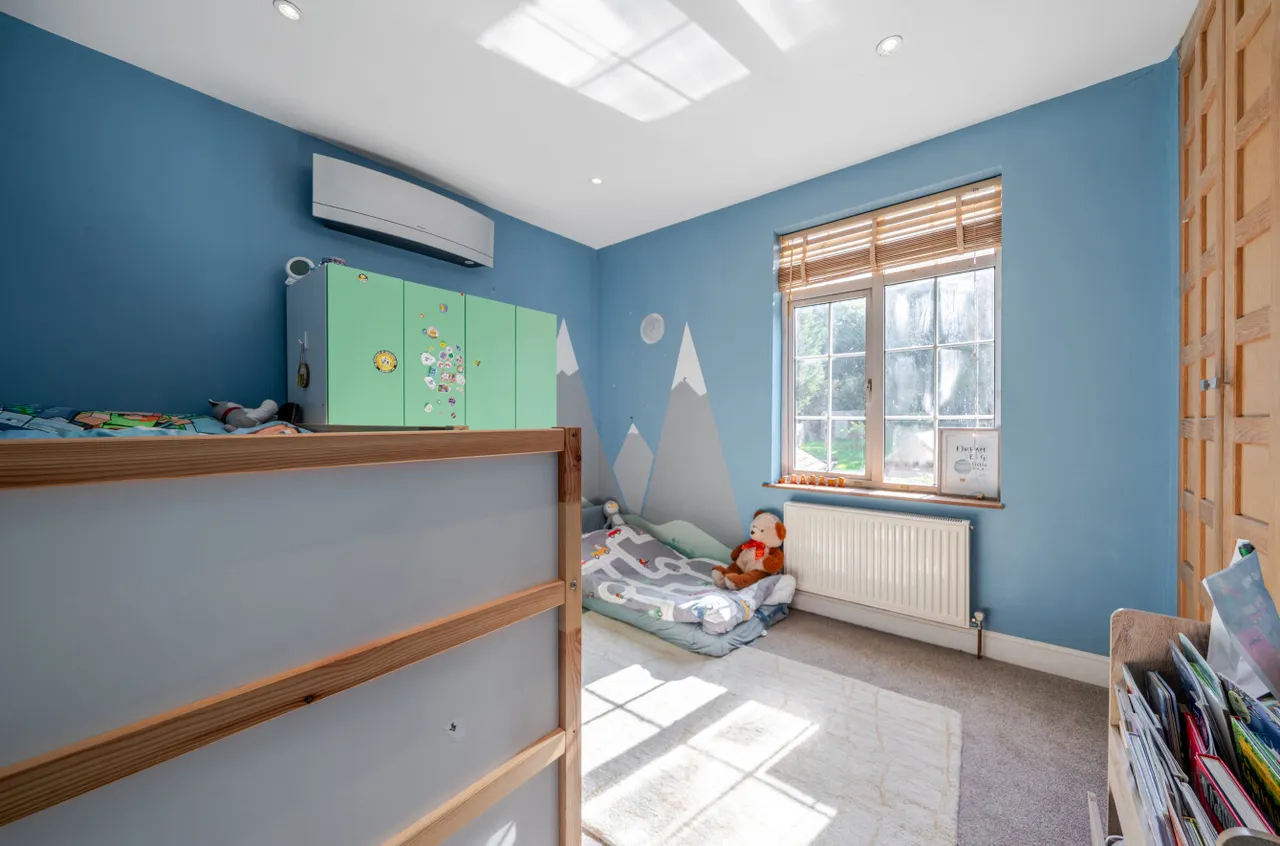 London Road, Bagshot, Surrey, GU19 5EZ, photo 8