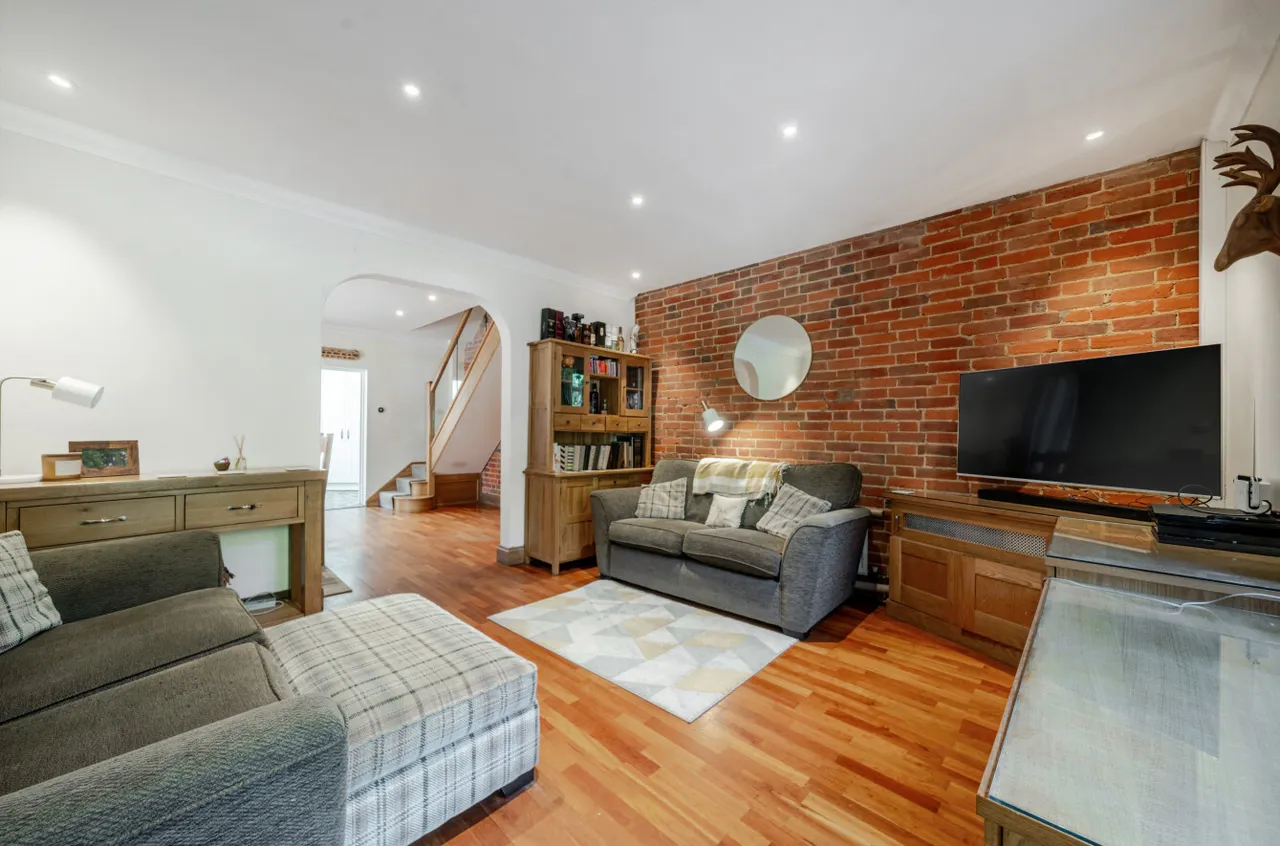 London Road, Bagshot, Surrey, GU19 5EZ, photo 2