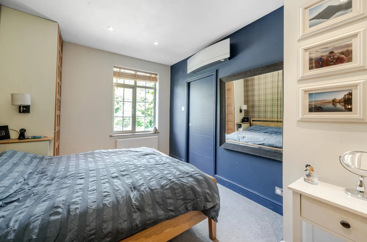 London Road, Bagshot, Surrey, GU19 5EZ, photo 5