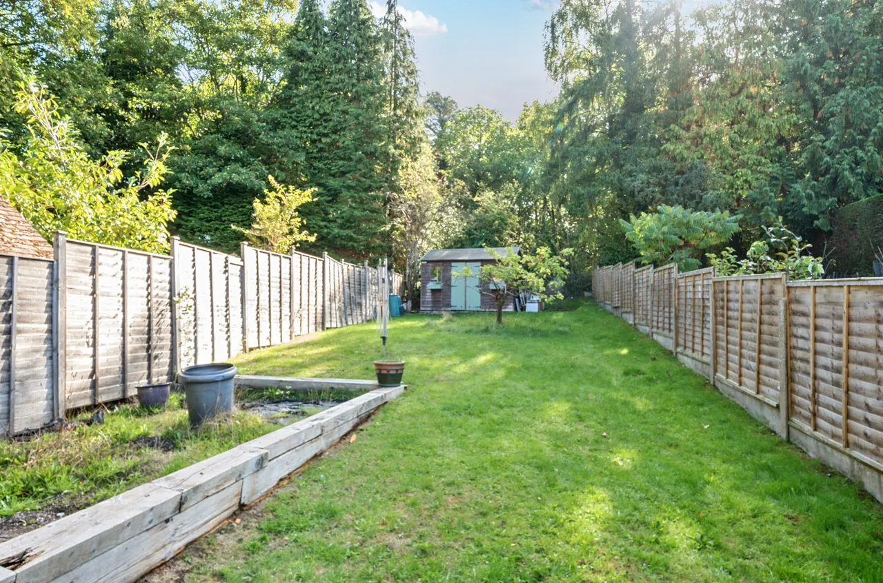 London Road, Bagshot, Surrey, GU19 5EZ, photo 9