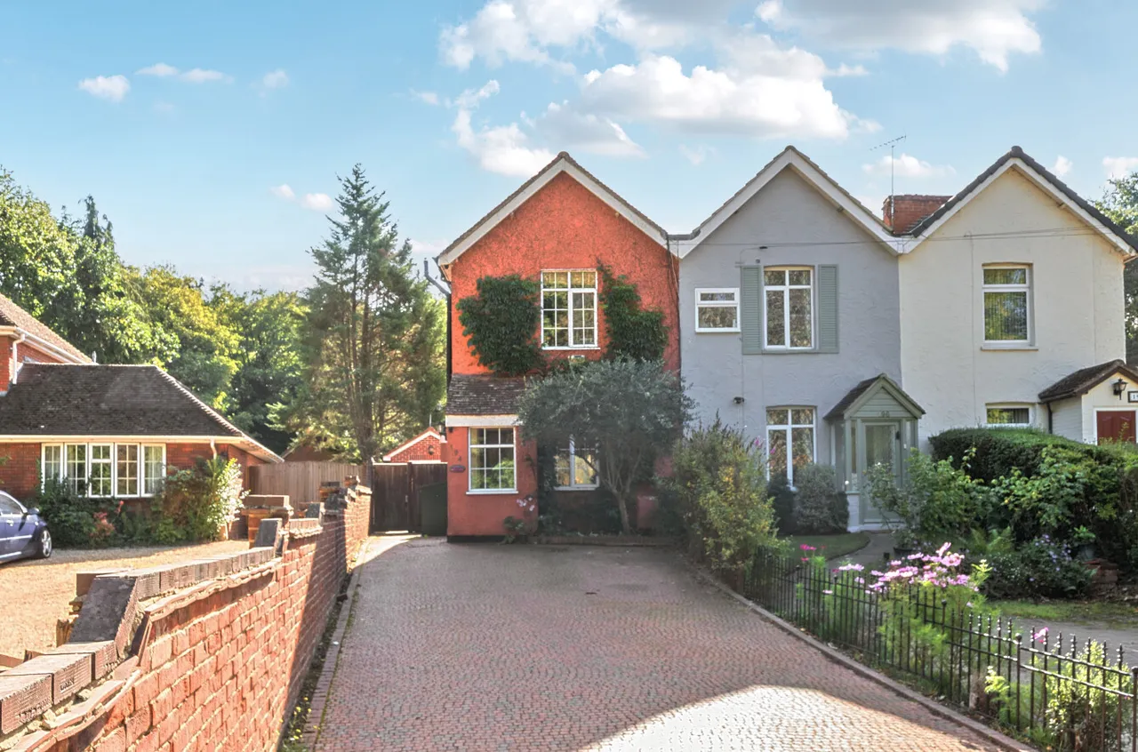 3 bed house for sale — London Road, Bagshot, Surrey, GU19 5EZ