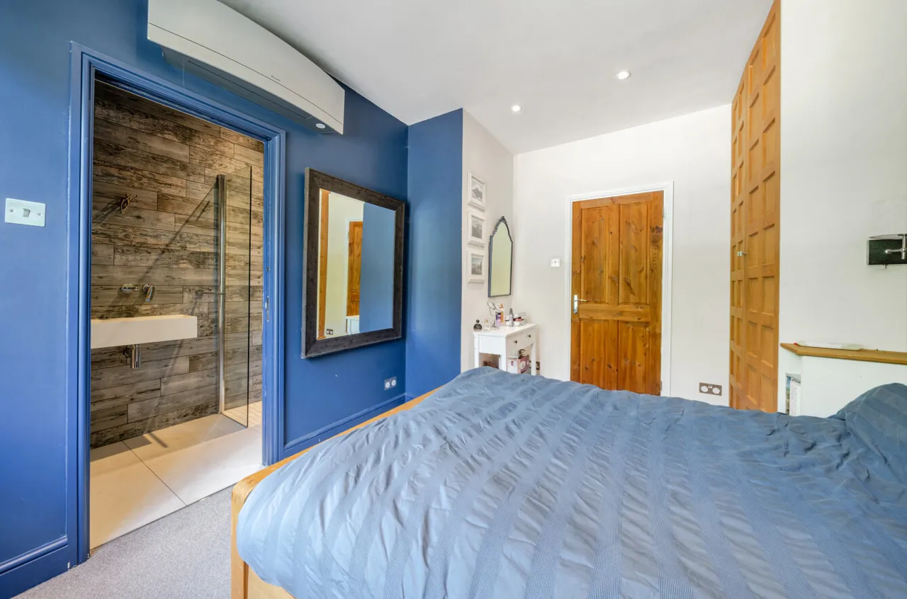 London Road, Bagshot, Surrey, GU19 5EZ, photo 6