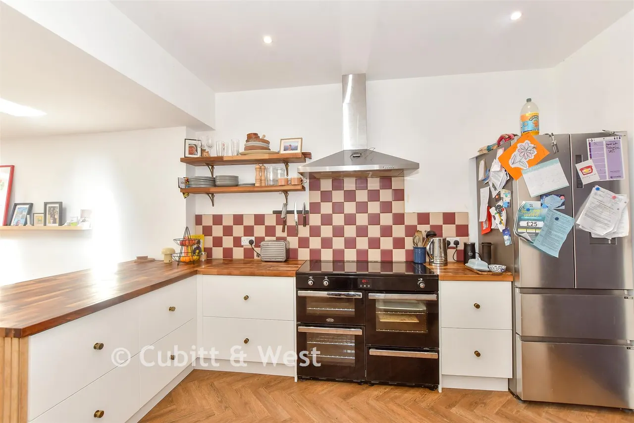 Fawcett Road, Southsea, PO4, photo 5