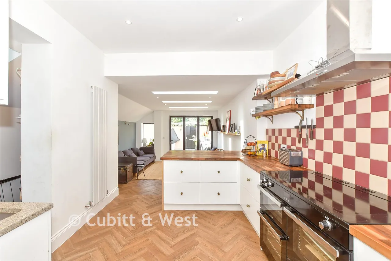 Fawcett Road, Southsea, PO4, photo 6