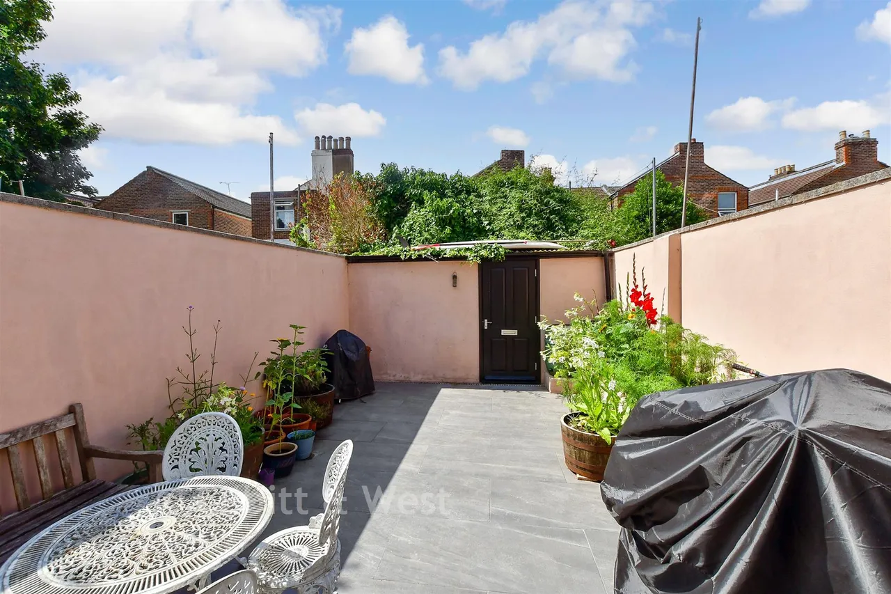Fawcett Road, Southsea, PO4, photo 14