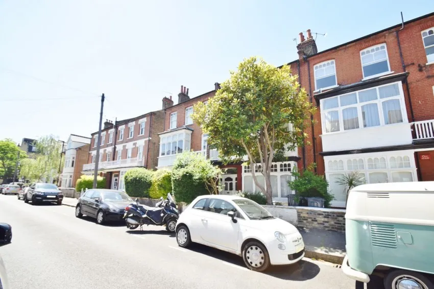 1 bed property to rent, Ennismore Avenue, Chiswick