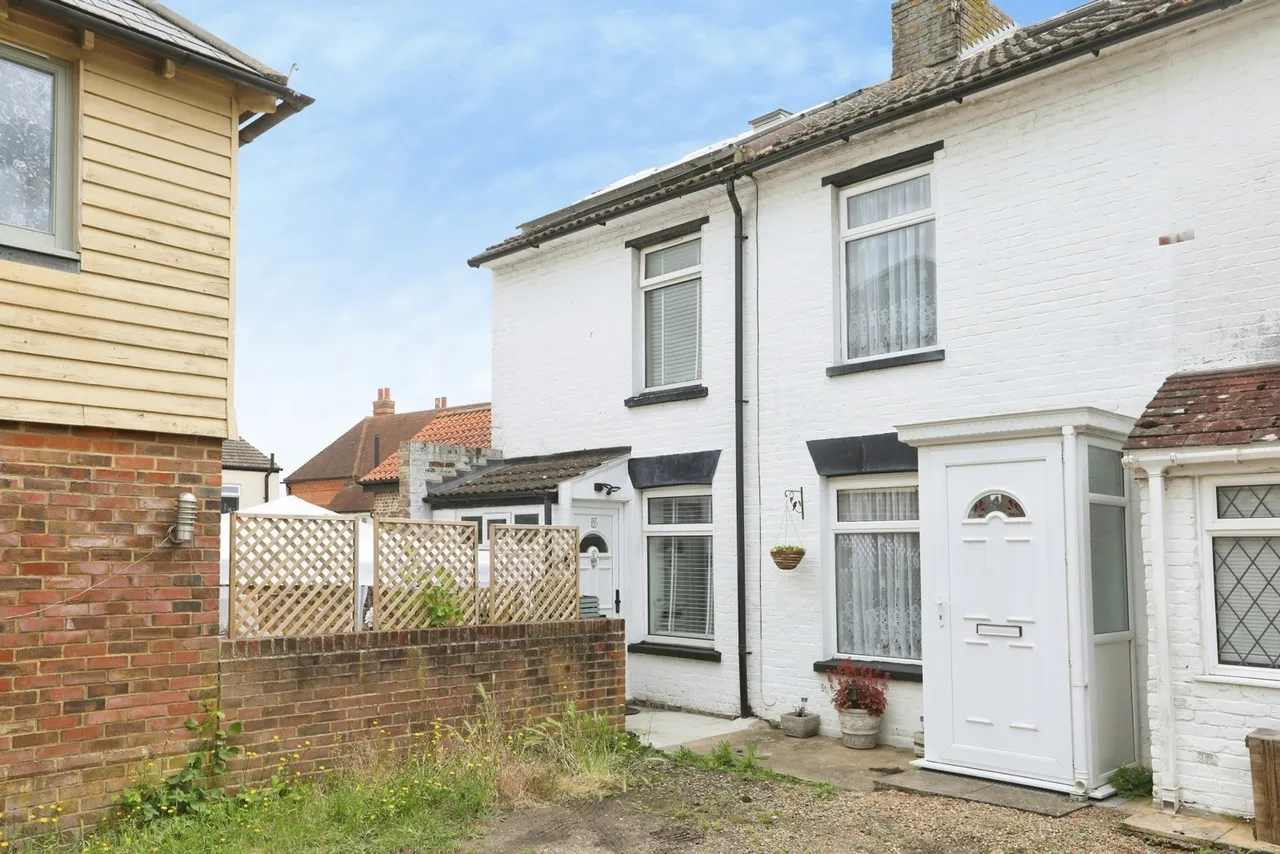 2 bed house for sale — Albion Place, Newington, Sittingbourne, Kent, ME9