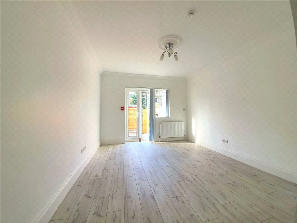 1 bed property to rent, Pemdevon Road, Croydon, CR0