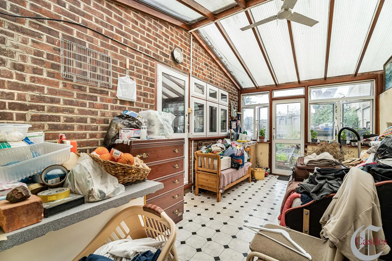 Empire Avenue, London, N18, photo 14