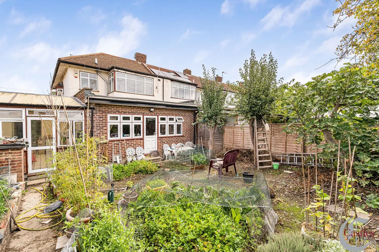 Empire Avenue, London, N18, photo 5