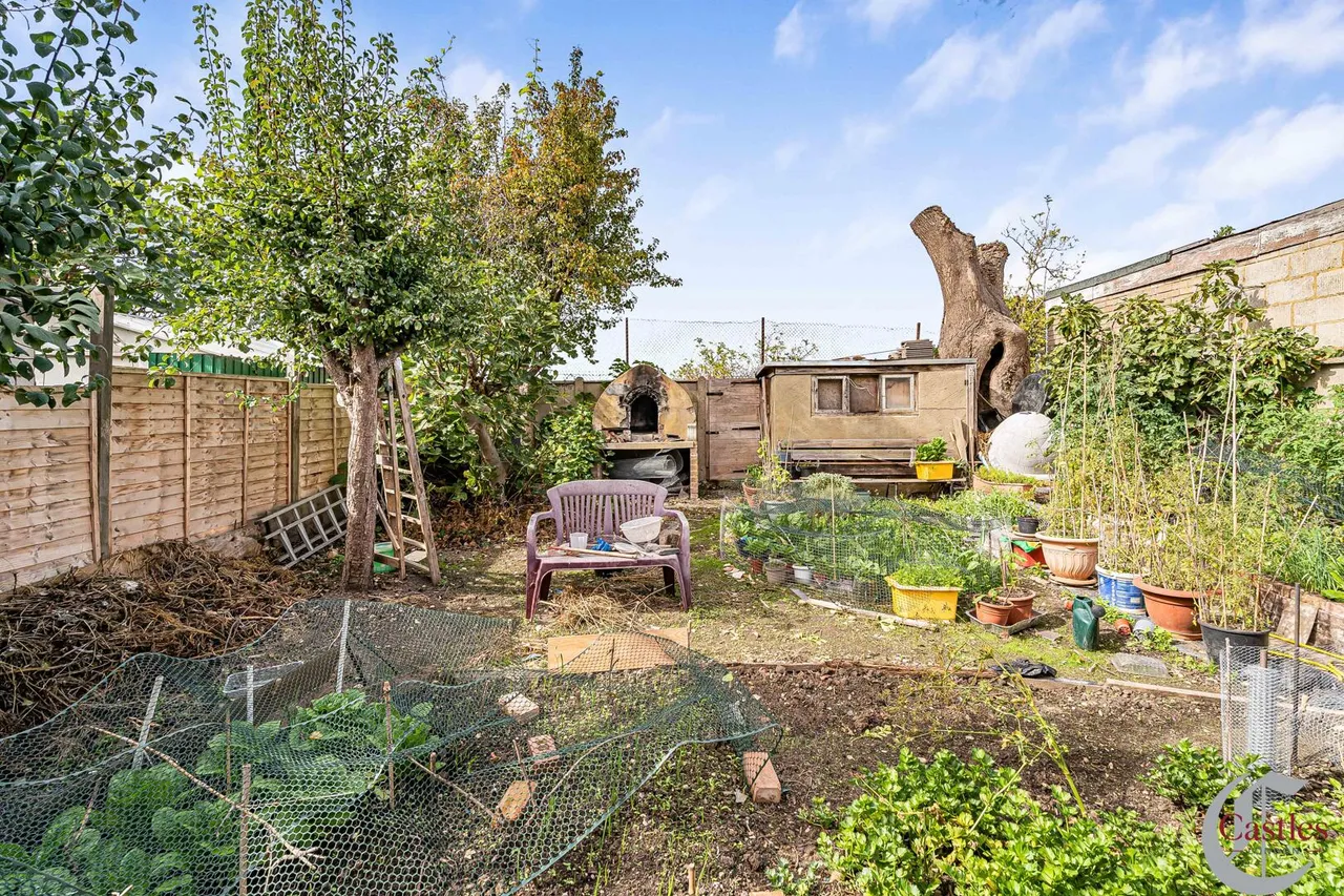 Empire Avenue, London, N18, photo 18