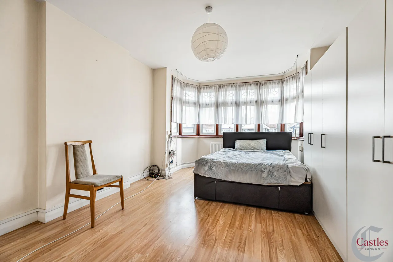 Empire Avenue, London, N18, photo 24