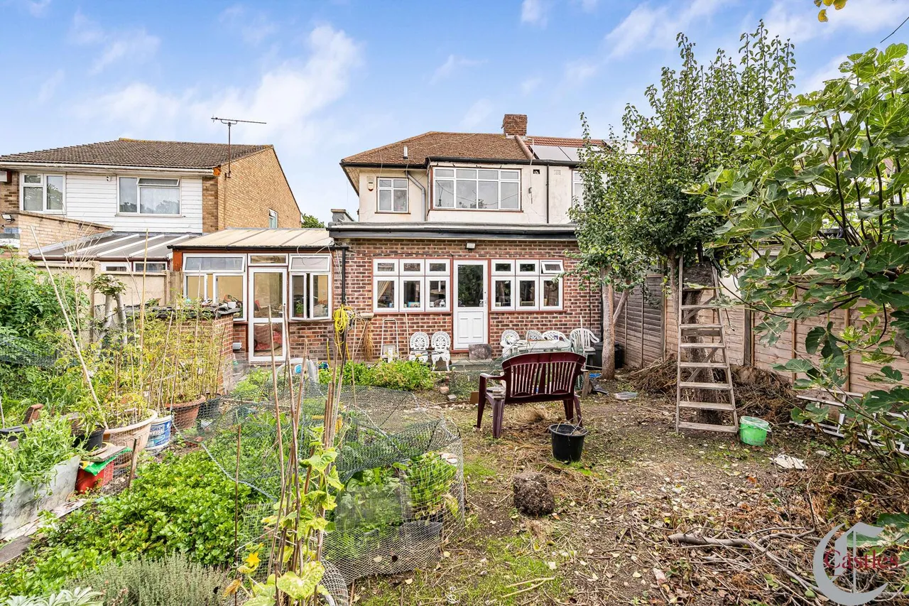 Empire Avenue, London, N18, photo 22