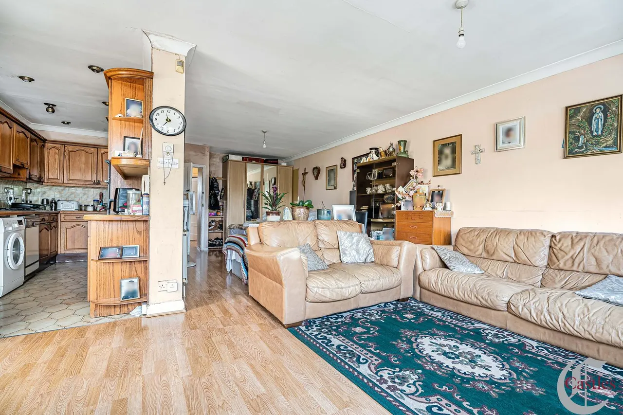 Empire Avenue, London, N18, photo 11