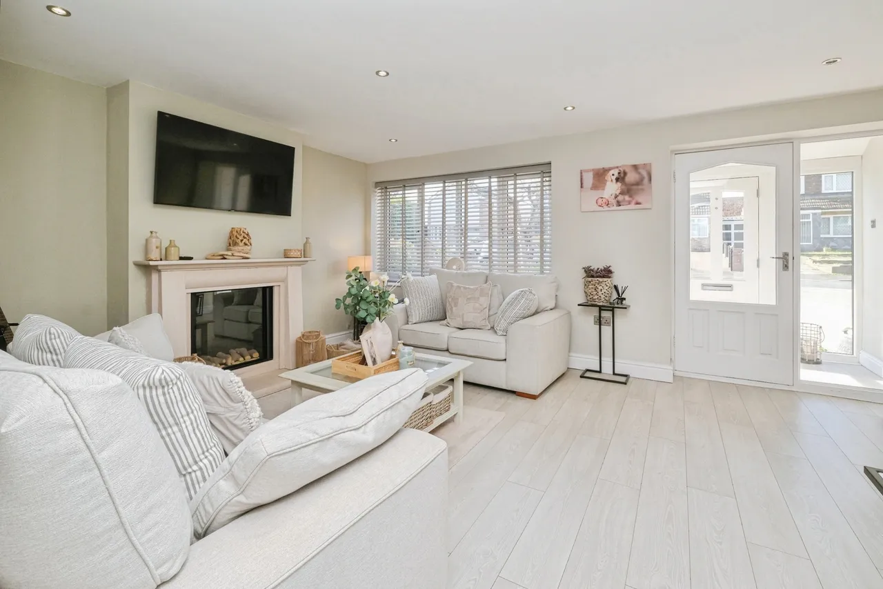 Kildare Close, Hale Village, L24, photo 2