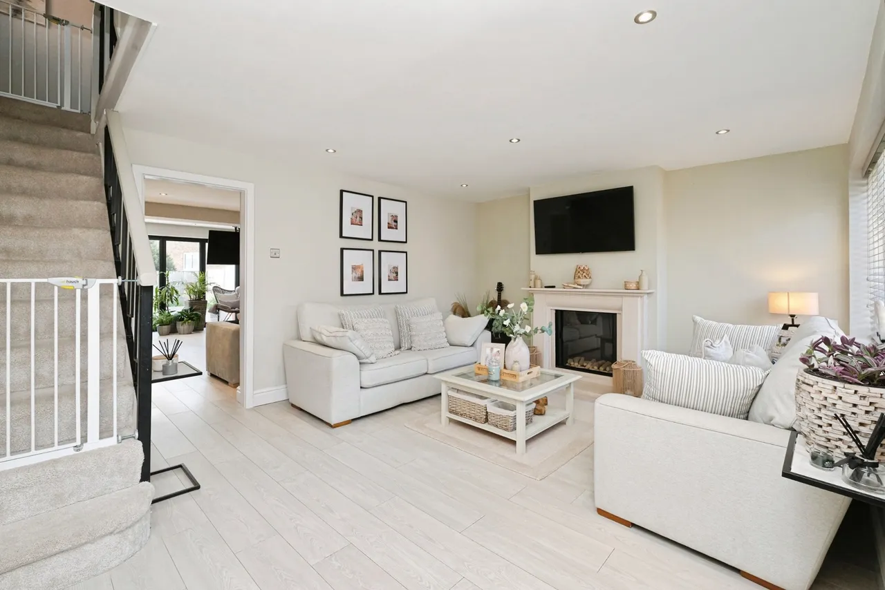 Kildare Close, Hale Village, L24, photo 3