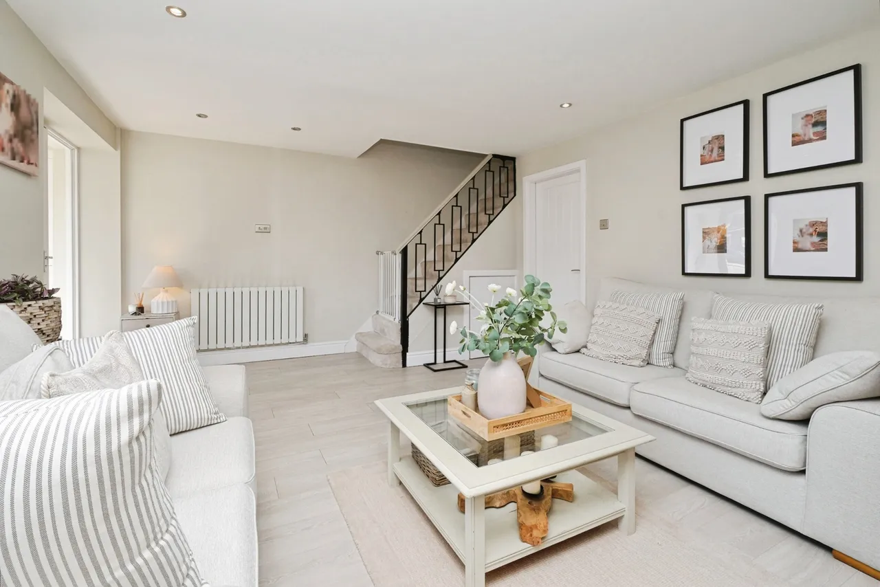 Kildare Close, Hale Village, L24, photo 4