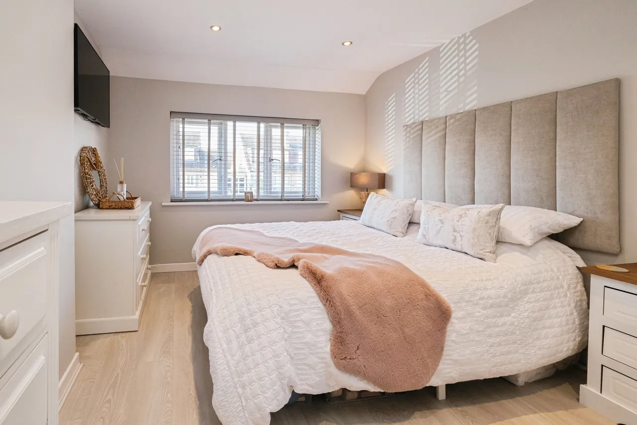 Kildare Close, Hale Village, L24, photo 12