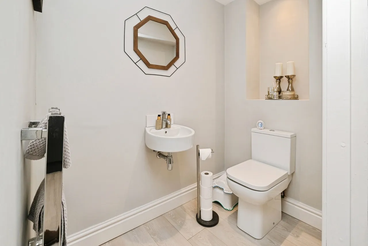 Kildare Close, Hale Village, L24, photo 8