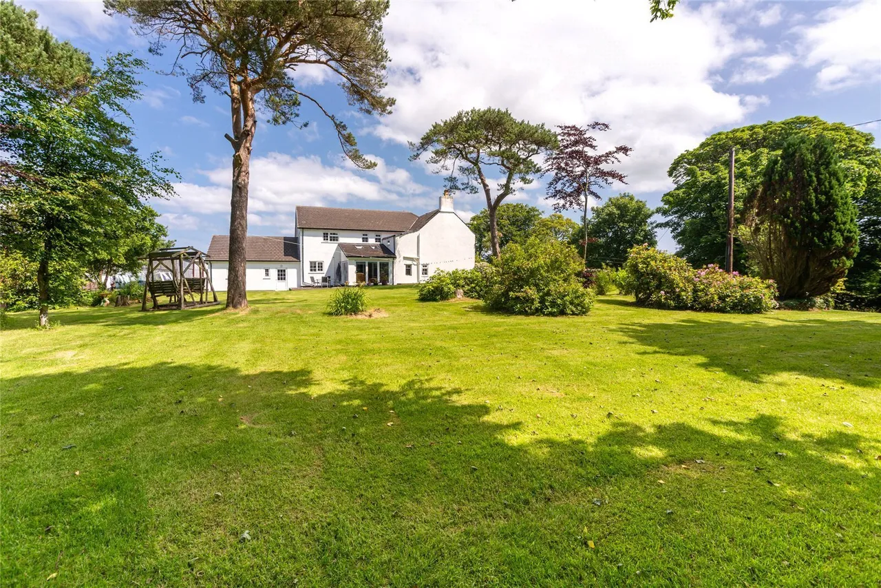 Pentraeth, LL75, photo 35