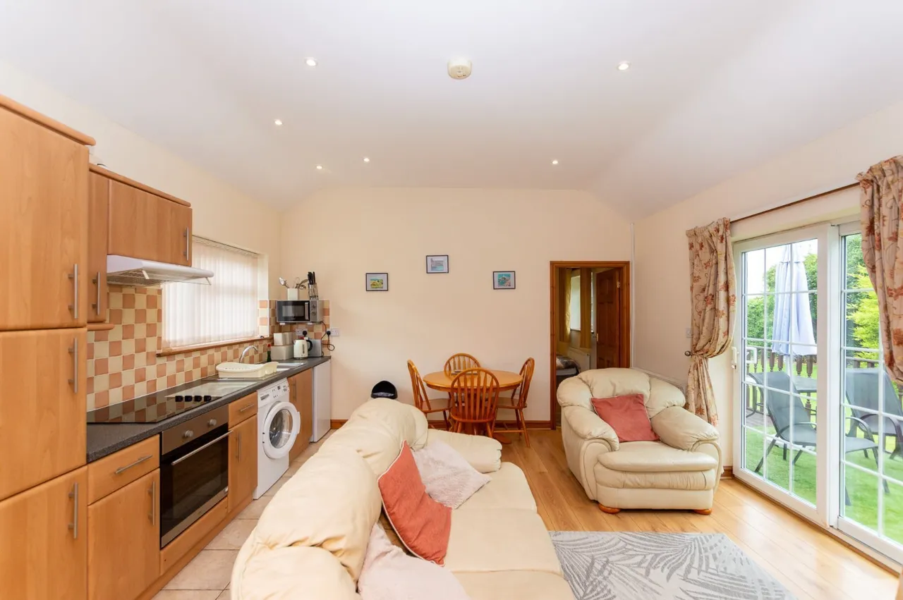 Pentraeth, LL75, photo 39