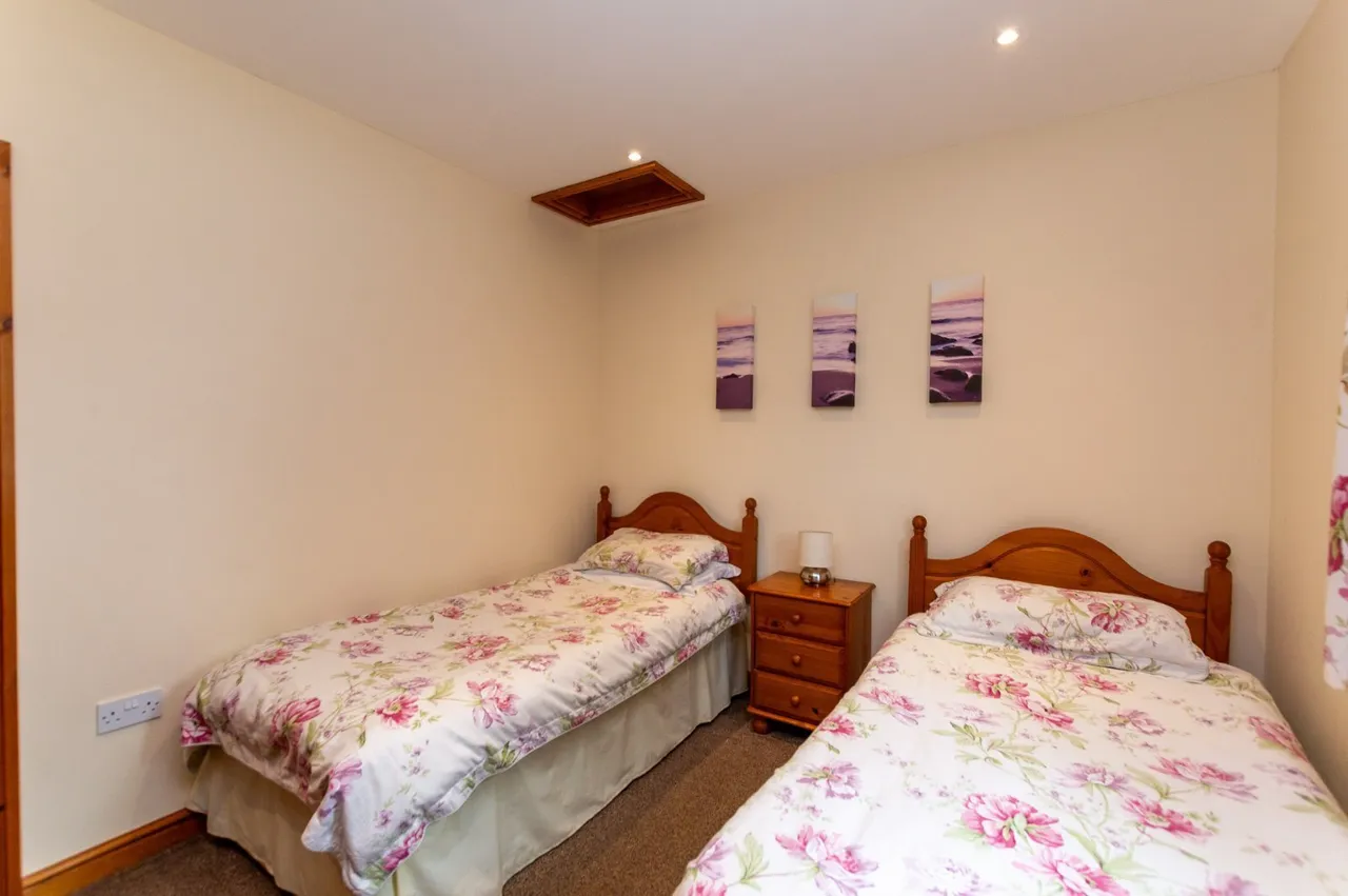 Pentraeth, LL75, photo 52
