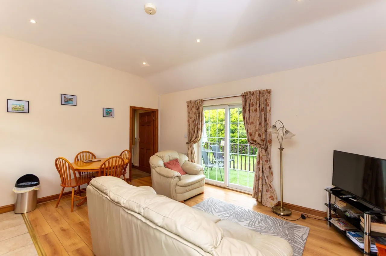Pentraeth, LL75, photo 38
