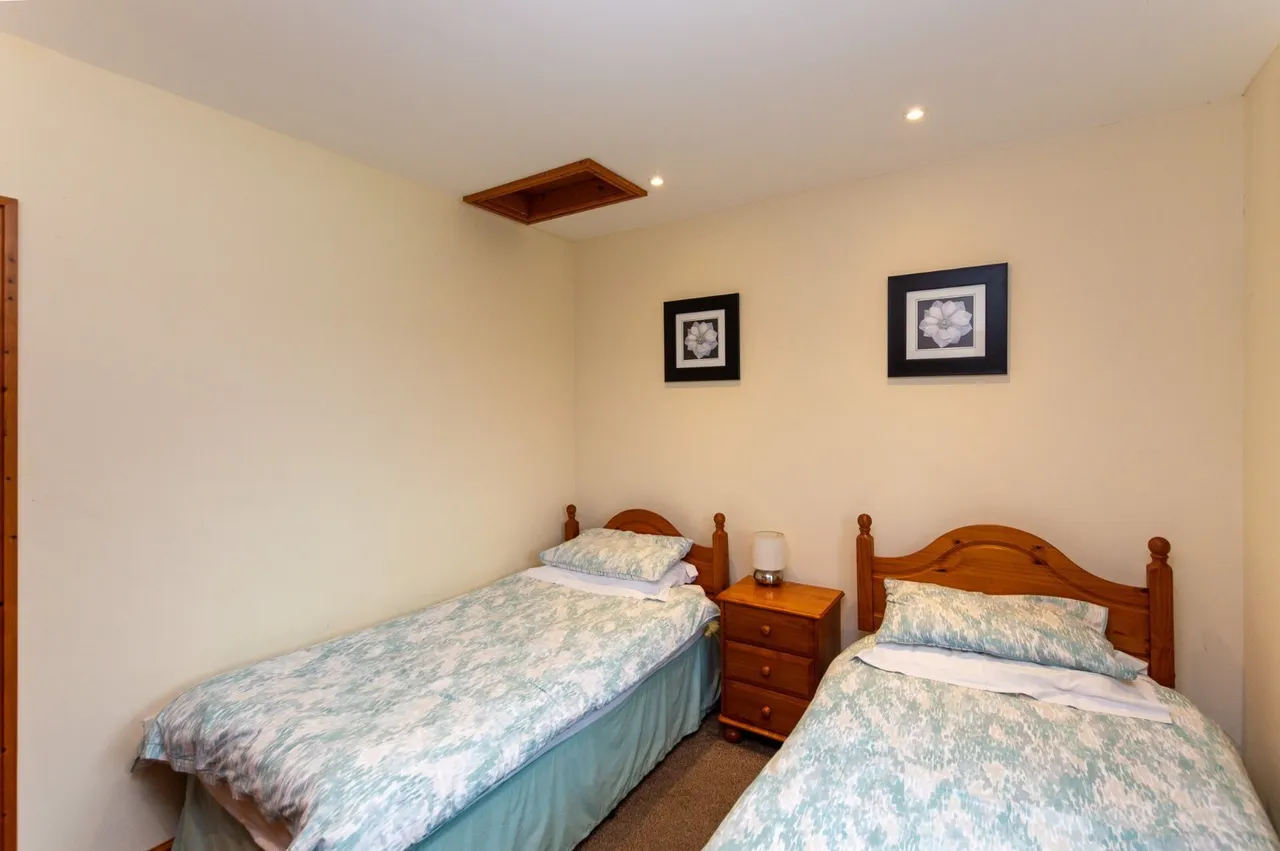 Pentraeth, LL75, photo 60
