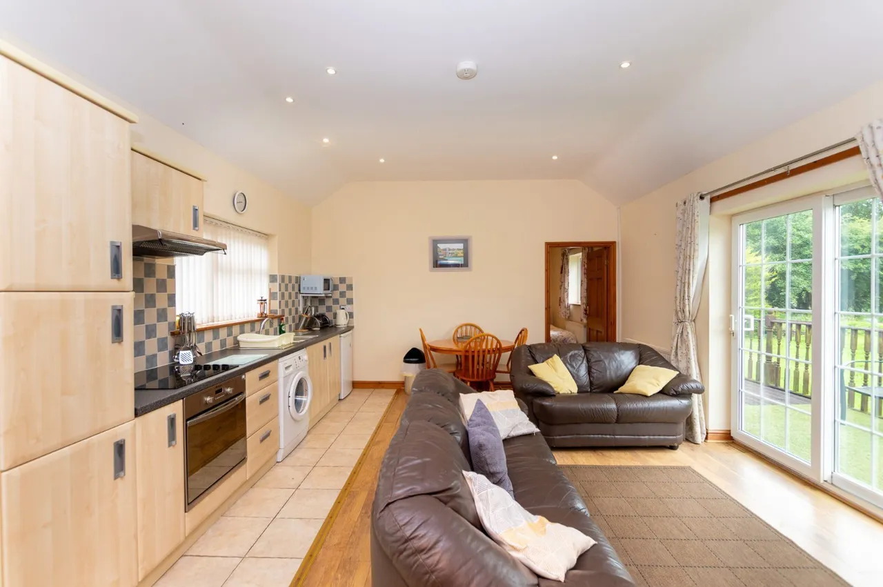 Pentraeth, LL75, photo 55