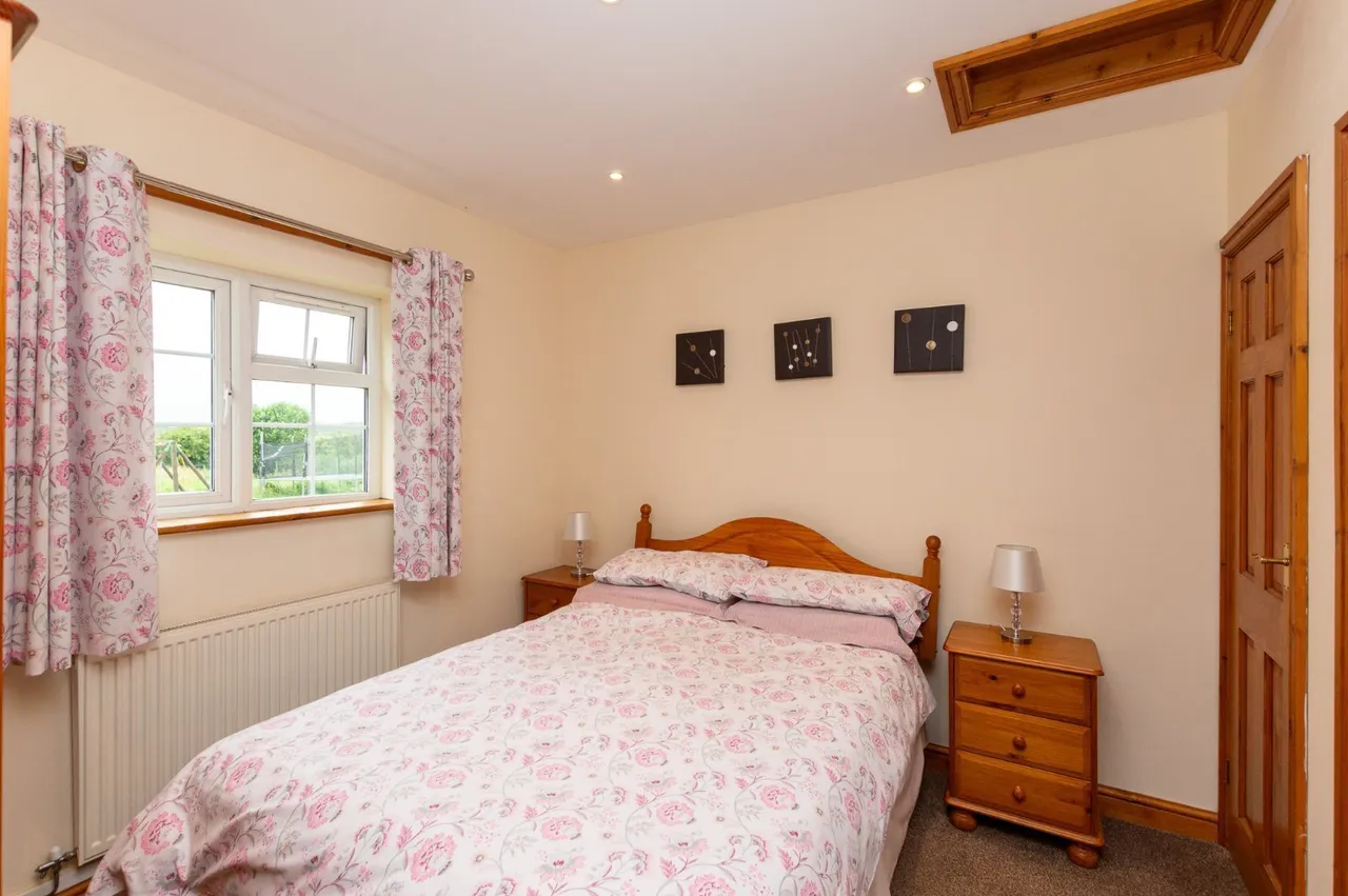 Pentraeth, LL75, photo 56