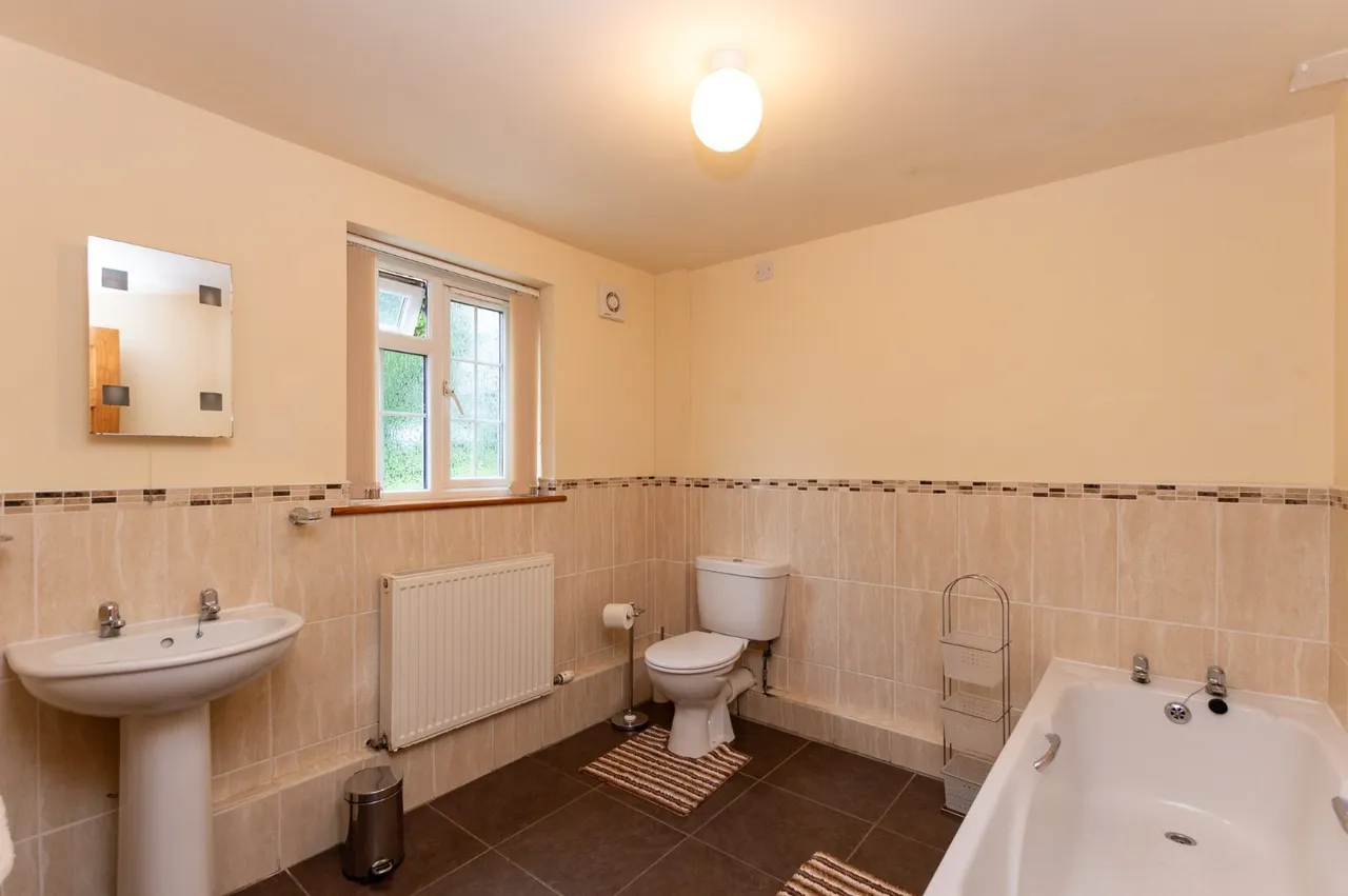 Pentraeth, LL75, photo 48