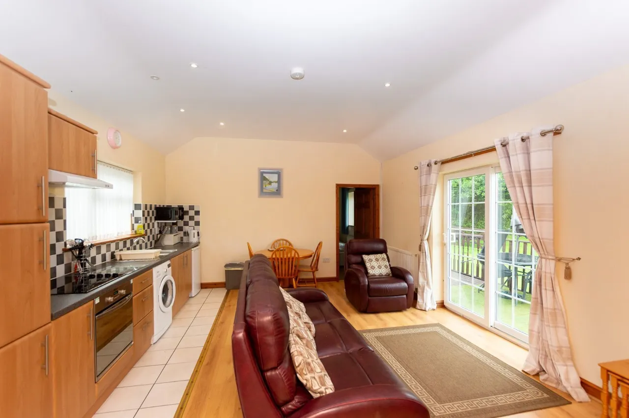 Pentraeth, LL75, photo 59