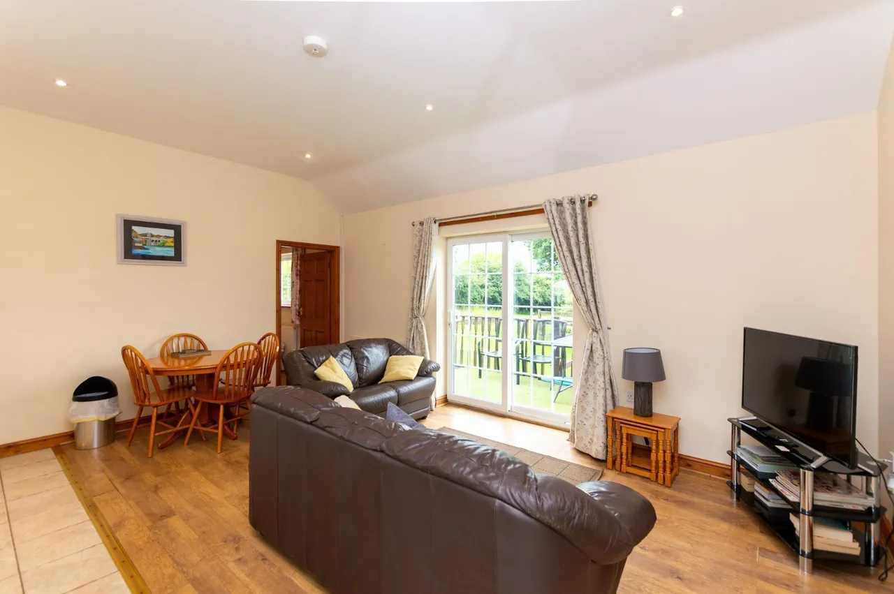 Pentraeth, LL75, photo 54