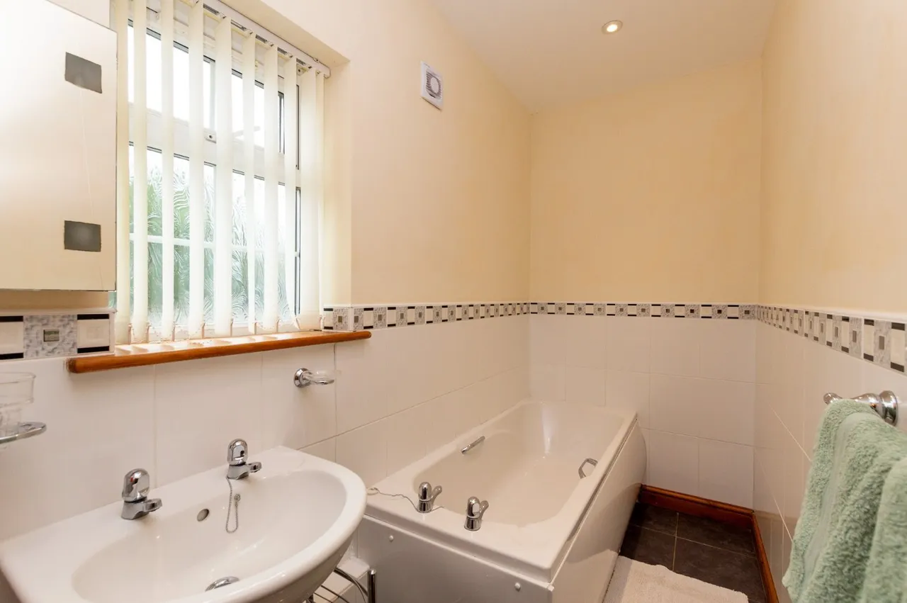 Pentraeth, LL75, photo 61
