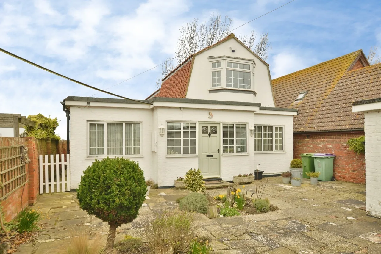 4 bed house for sale — Madeira Road, Littlestone, New Romney, Kent, TN28
